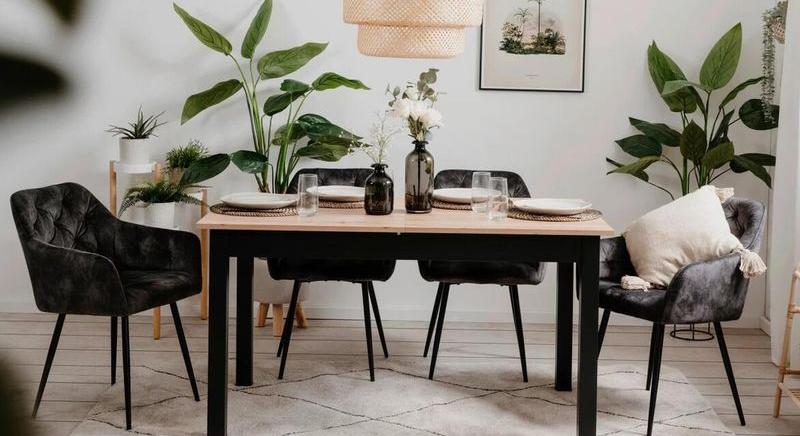 Egy nélkülözhetetlen bútor a lakásban: az étkezőasztal