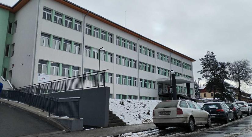 Átadták a csíkszeredai megyei sürgősségi kórház felújított járóbeteg-rendelőintézetét