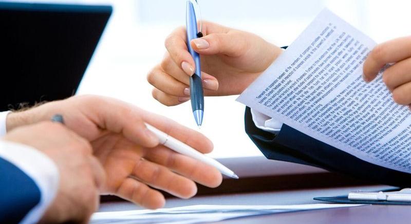 Hogyan válasszuk ki a megfelelő papíralapanyagot az irodába?