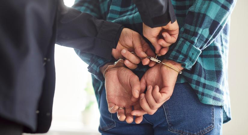 A nyílt utcán raboltak el egy idős férfit Biatorbágyon