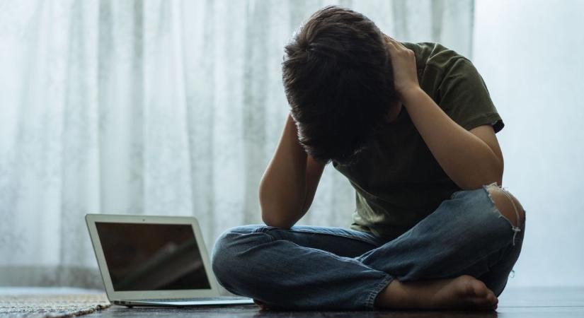 Brüsszelben jártunk, így védik a kiskorúakat az internet veszélyeitől