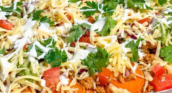 Darált húsos, édesburgonyás tacotál: gyorsan összedobható egytálétel