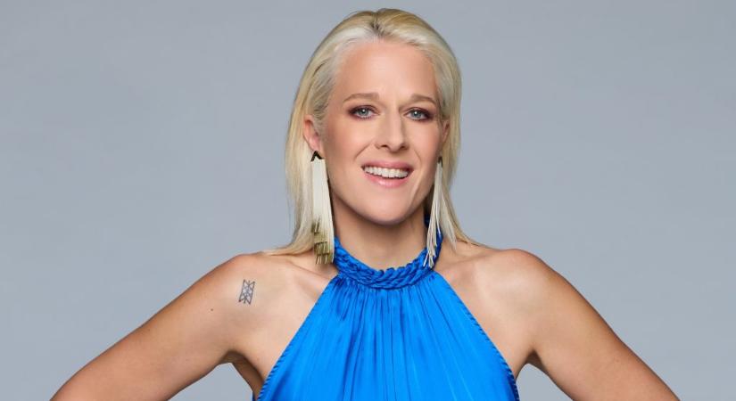 „Szeretem őt” – írta Wolf Kati a képhez, amin egy férfival láthatók összebújva