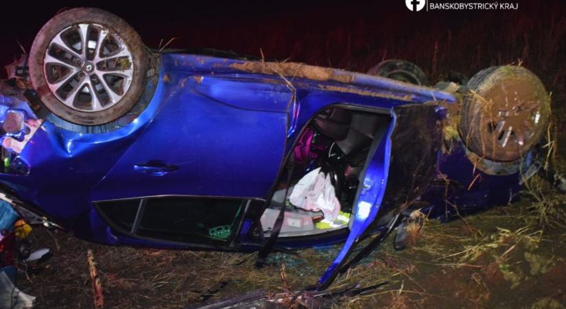 Megcsúszott, tetejére borult autójával egy sofőr Jánosiban