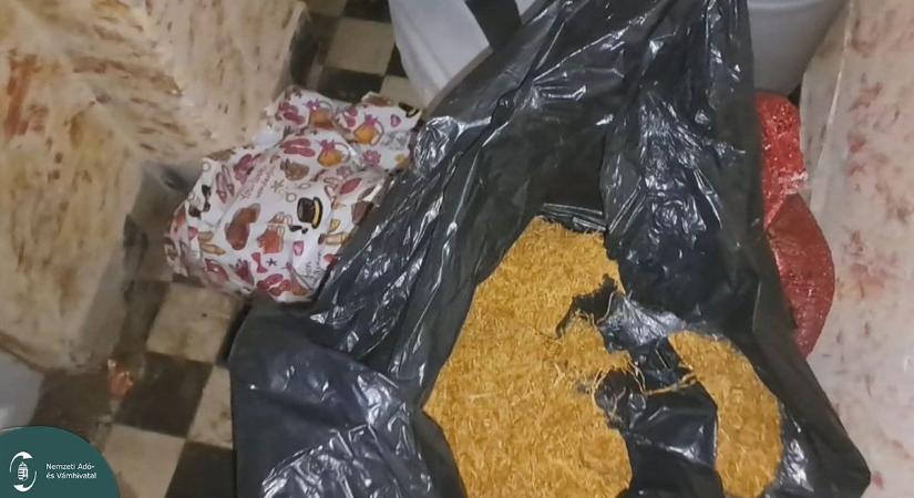 Feketepiaci dohányt bújtatott a lószerszámok közé