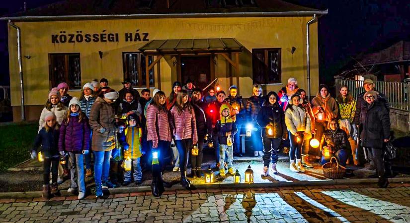 Lángok és lámpások fénye ragyogta be Nagymizdót