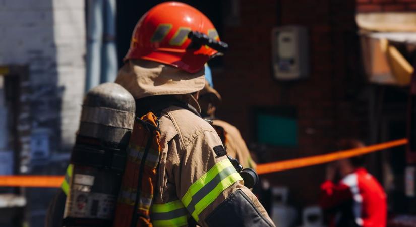 Két vízsugárral sikerült megfékezni a hatalmas lángokat