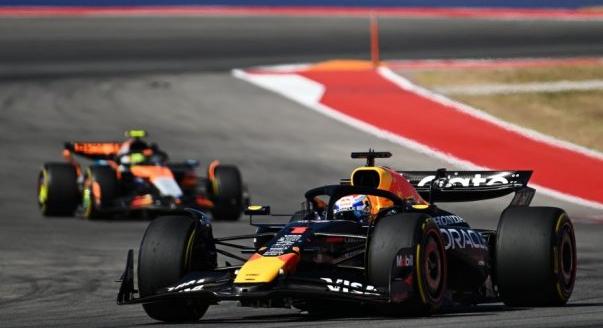 Erősebb Red Bullt, gyengébb McLarent vár Russell Las Vegasban