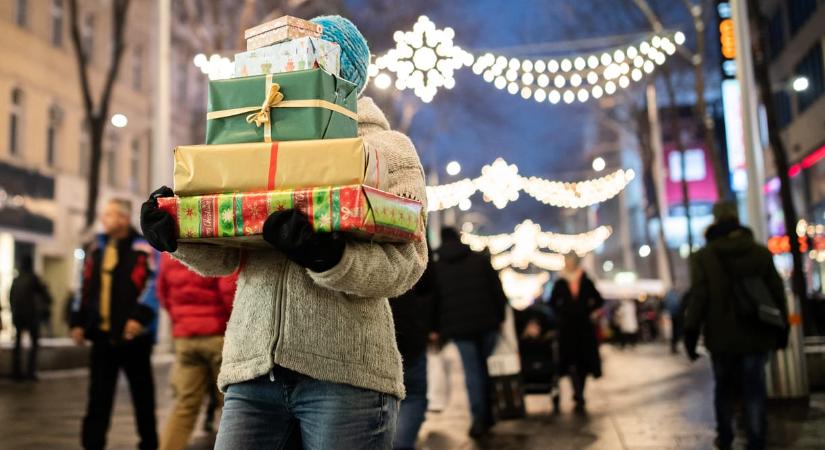 Már most túlköltekezte magát az ország 40 százaléka, ezért sokaknak kevesebb jut karácsonyi ajándékokra