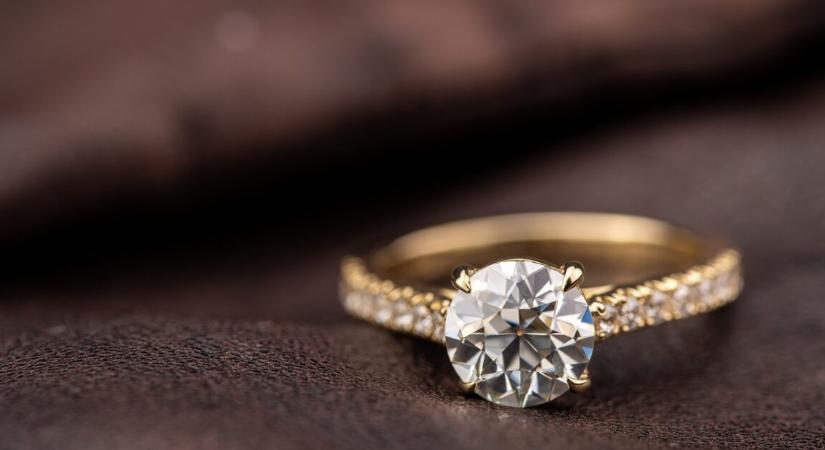 Megkérték a nő kezét, amire igent mondott, de a gyémántgyűrűt visszautasította