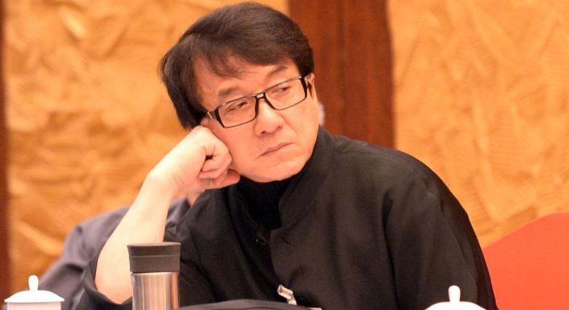 A rajongók milliói kaptak a szívükhöz: AI-generált képekkel próbálták elhitetni Jackie Chan halálát