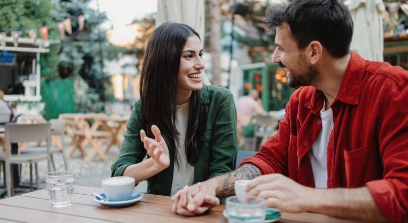 Az okos nők 3 trükkje, hogy a férfiak odafigyeljenek rájuk - A pszichológusok szerint ezek a leghatásosabbak