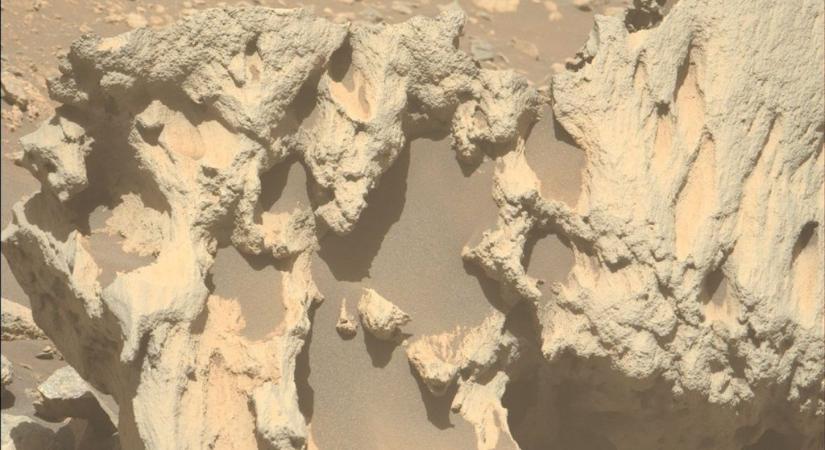 Rejtély, hogyan kerülhetett ez a különös alakú kő a Marsra