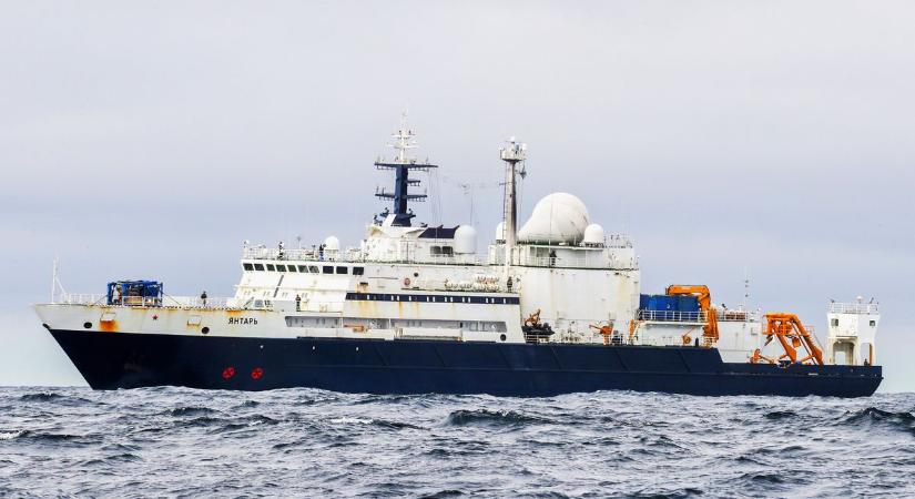 Orosz kémhajót észleltek a brit vizeken, azonnal üzent a védelmi miniszter Vlagyimir Putyinnak