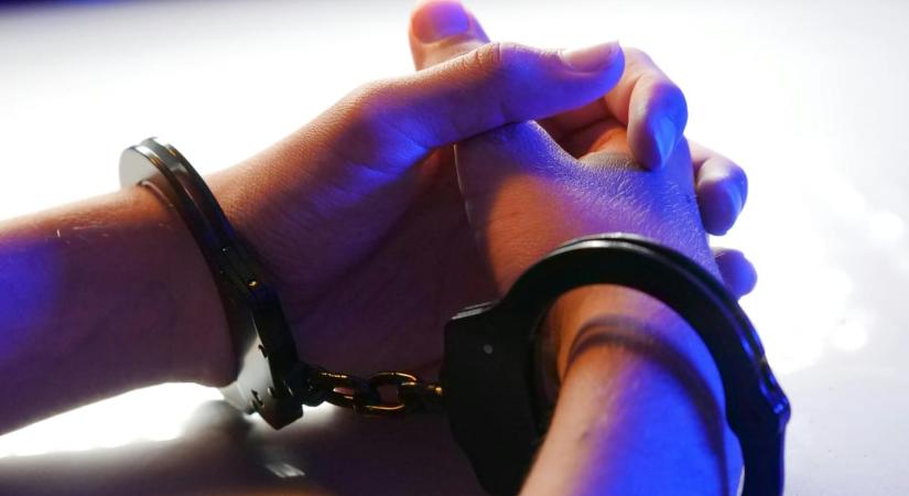 Tíz visszaválható flakonért és némi apróért raboltak ki egy gyereket Pétervásárán