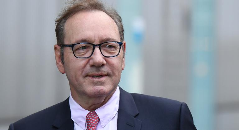 Őszintén vallott életéről a zaklatási botránya után hét évvel Kevin Spacey, hajléktalanként él