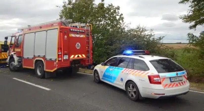 Karambol a 6-os főúton – a tűzoltók már a helyszínen vannak