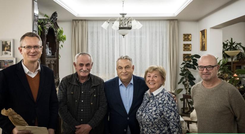 Lukácséknál pálinkázott Orbán Viktor - fotók