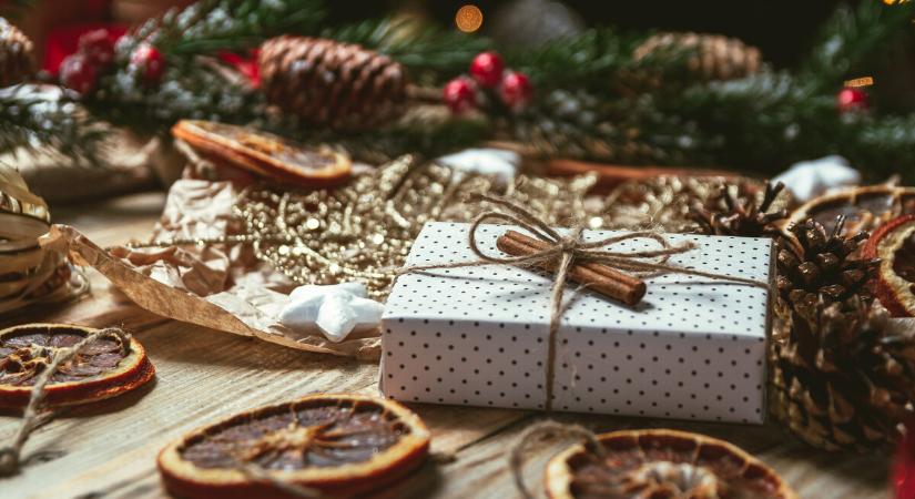 Erste-kutatás: a legtöbben 25-50 ezer forintot szánnak összesen a karácsonyi ajándékokra