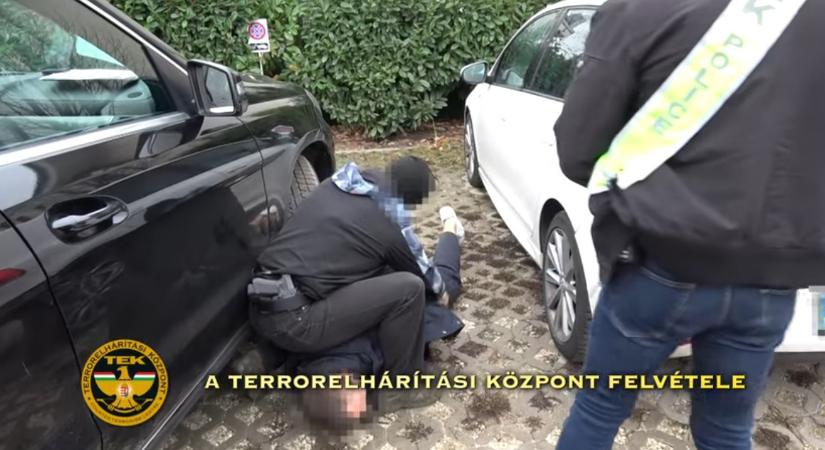 Telefonzsinórral fojtogatták, verték elrablói az idős férfit - végül a TEK kezére kerültek