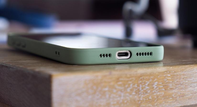 Sokkal tovább bírja a telefon aksija, ha így teszi le