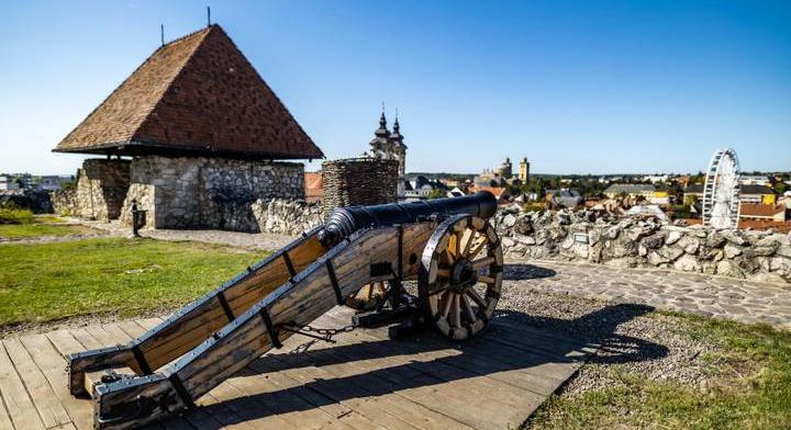 Kiderült, mi lesz a sorsa az egri vár leomlott falának