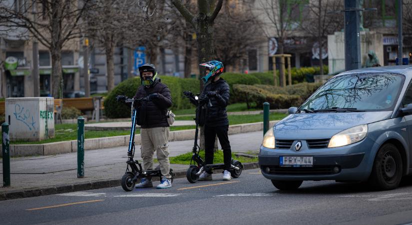 Már a statisztikában is látványos a sok elektromos rolleres baleset