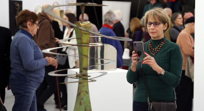 Bicsár Vendel emlékére megtelt a Pécsi Galéria – rendkívüli érdeklődés kísérte a tárlatot (GALÉRIA  VIDEÓ)