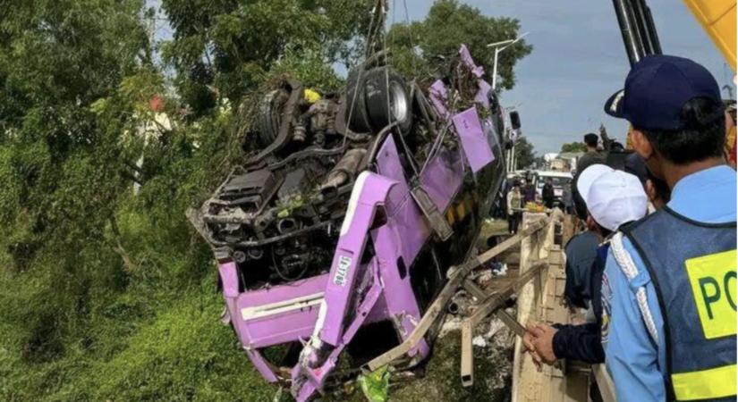 Katasztrófa: rengetegen meghaltak a buszbalesetben