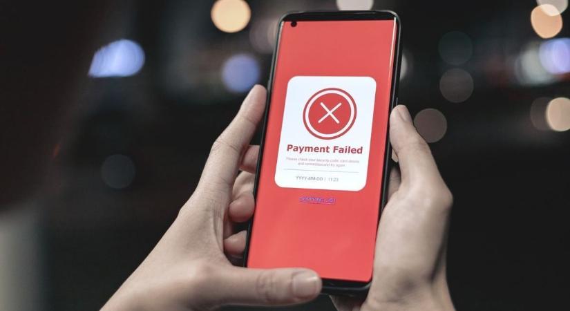 Átmeneti leállás lesz az egyik legnagyobb hazai banknál! Ha szokott a neten vásárolni, ezt tudnia kell!