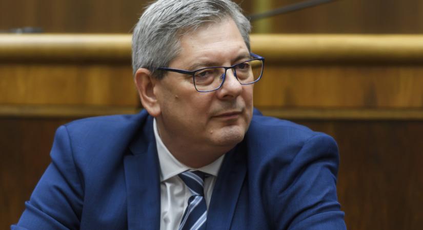 A települések képviselői jónak találják, az ellenzék viszont bírálja a Btk. módosítását