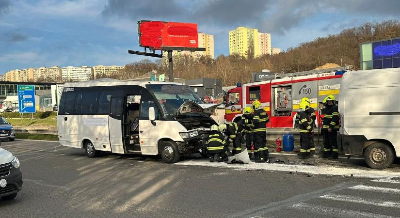 Karambolozott egy óvodásokat szállító mikrobusz, öt gyerek megsérült (FOTÓK)