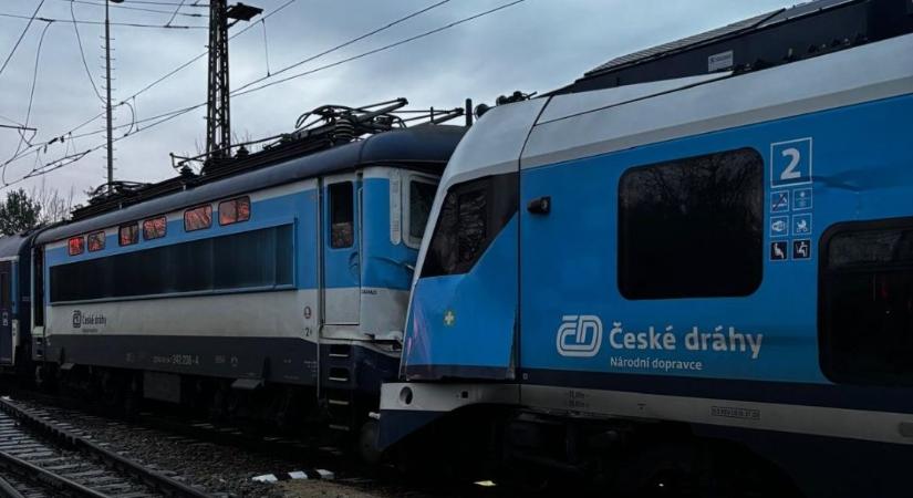 Összeütközött két vonat: több mint hatvanan megsérültek (VIDEÓ)