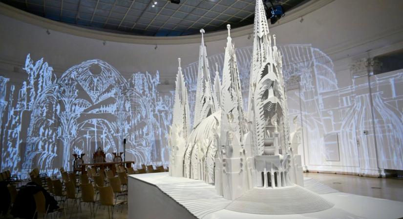 Makovecz Imre munkásságát bemutató kiállítás nyílt a Műcsarnokban