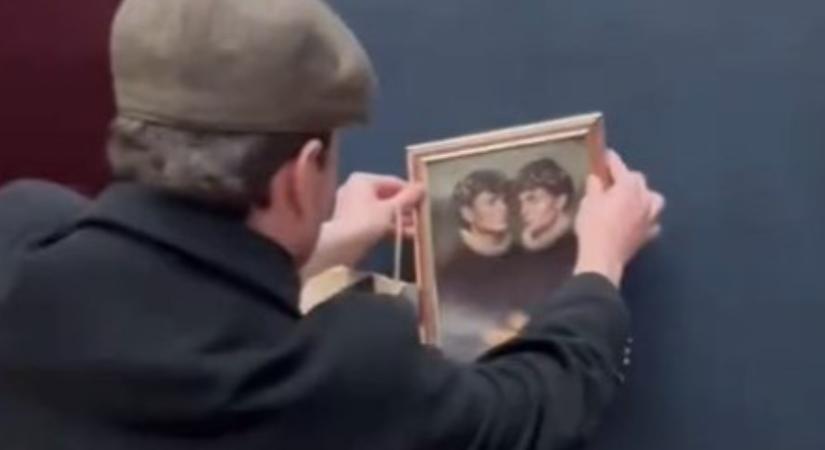 A biztonsági rendszert kijátszva saját portréjukat rakták a Louvre falára