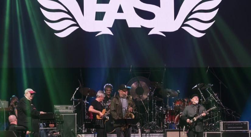 Közönségtalálkozóval ünneplik az East 50. születésnapját a Reökben