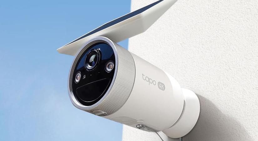 Napelemes biztonsági kamerával rukkolt elő a TP-Link – 8 megapixeles felbontással és AI funkciókkal érkezik