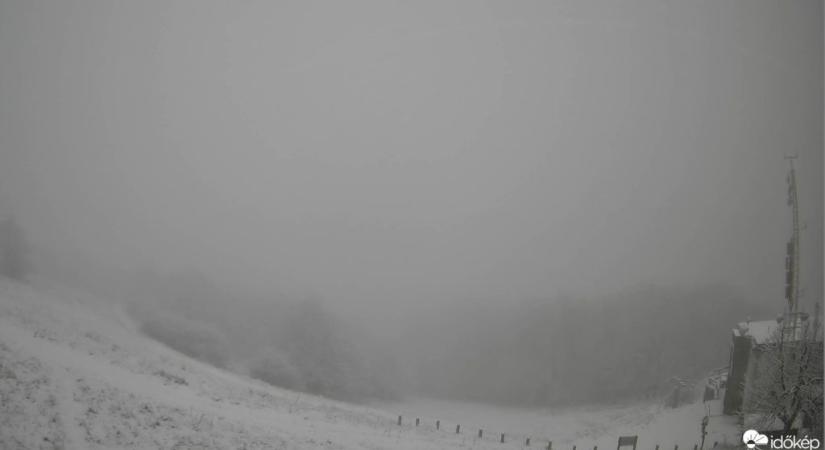 Hó lepte be a Börzsönyt