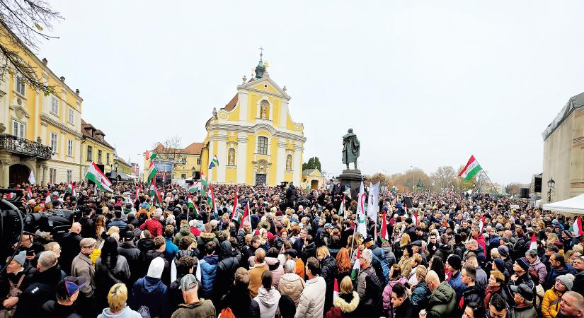 Magyar Péter politikaszűz jelöltjeivel hirdeti, hogy valóban új korszakot akar nyitni