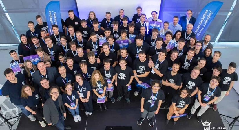 Középiskolások és egyetemeisták tekintettek a jövőbe, és ezt látták