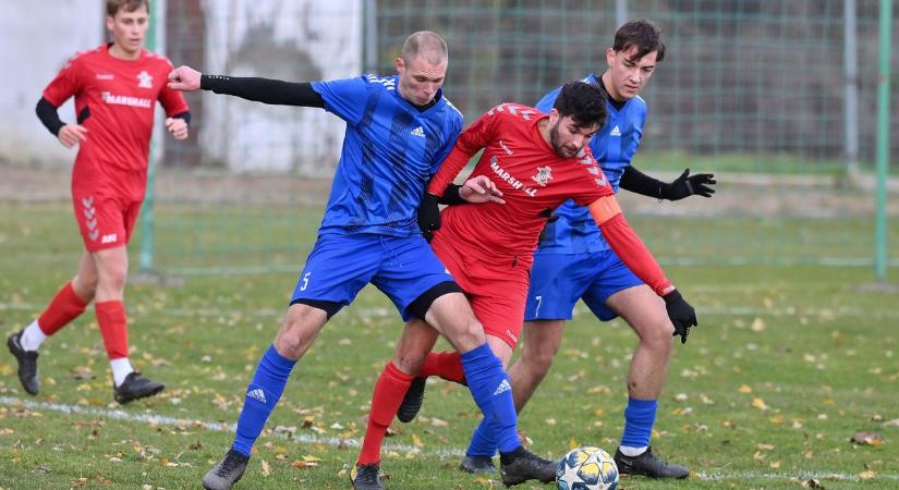 Maklár SE: a füzesabonyi műfüvön a 3. helyért játszanak a GYAK ellen