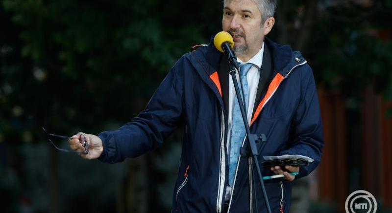 Hadházy újra nekiment a kormánynak az MBH-ügy miatt