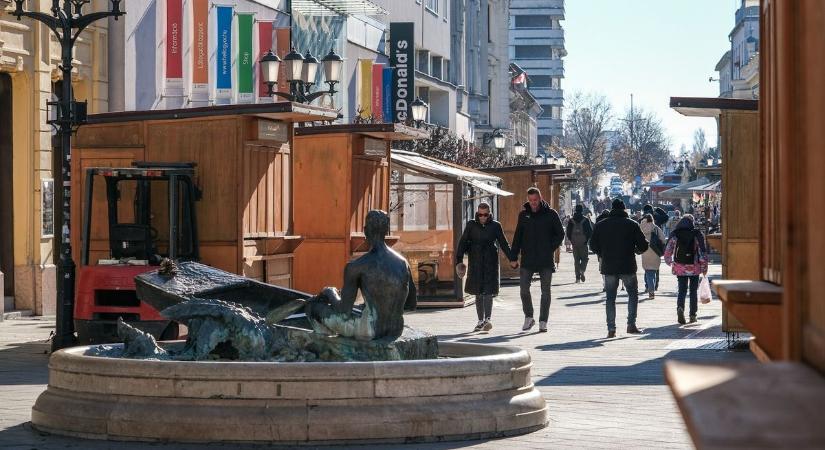 Mutatjuk hogyan áll a győri karácsonyi vásár és mikor nyit - fotók