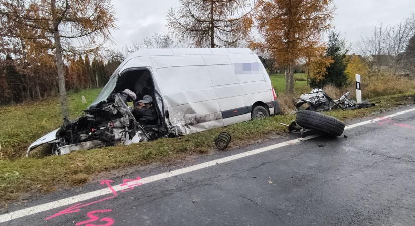 Sokkoló fotókat mutatunk a Gasztonynál történt frontális karambol helyszínéről