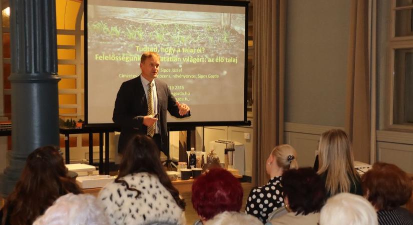 „A talaj már nem bírja tovább” – Sipos gazda kemény üzenete Makóról – videóval