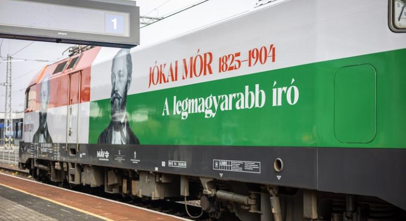 Jókai 200 mozdonyt avatott Hankó Balázs és Schmidt Mária Gödöllőn