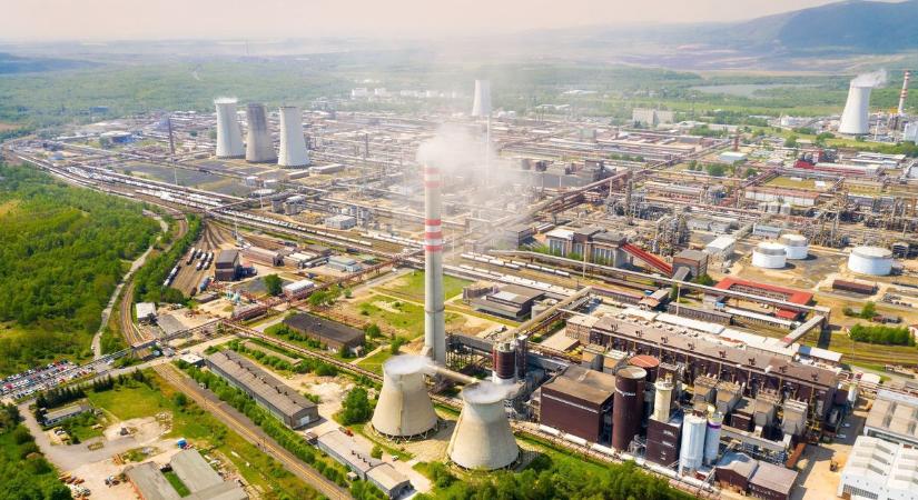 Mégis kell az a Barátság: Ukrajna már nem tudja feldolgozni a saját olaját, eladja a lengyeleknek