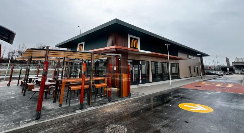 Győr legújabb Mekijében jártunk, kiderült mikor nyit a Drive - fotók, videó
