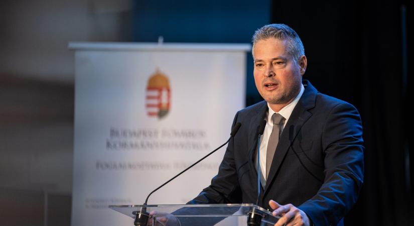 Rendőrségi nyomozás indult Sára Botond balatonfüredi telke ügyében