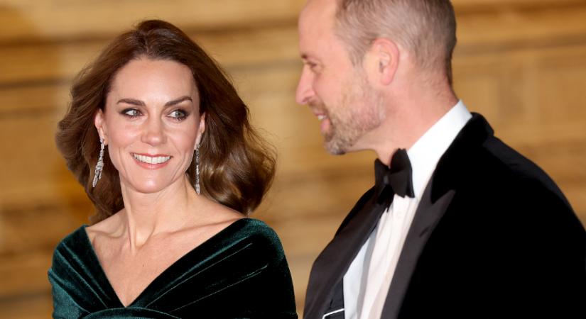 Katalin hercegné két év után visszatért a vörös szőnyegre: ezt a bársony estélyit viselte